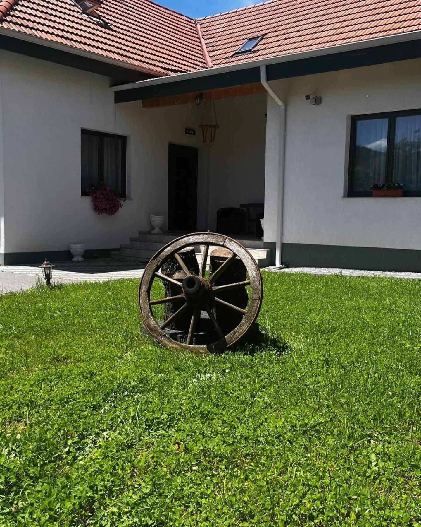 Domeniul Bondarelului Hotel Ocolisu Mic Bagian luar foto
